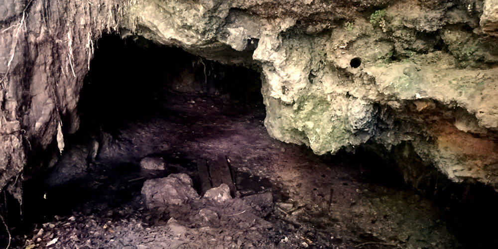 Entrata grotta della prima Cascata