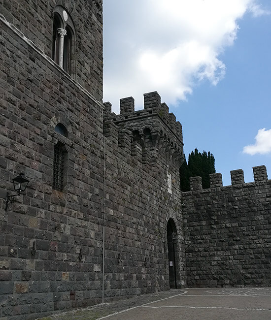 Entrata esterna del Castello Torre Alfina
