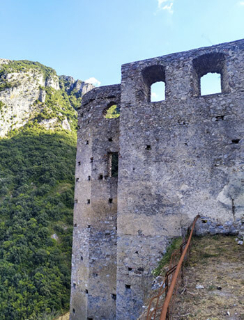 Castello del Borgo Medievale di San Saverino