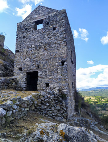 Torre del Borgo Medievale di San Saverino