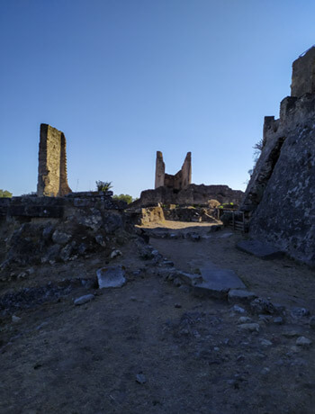 Acropoli nel Parco archeologico di Elea-Velia